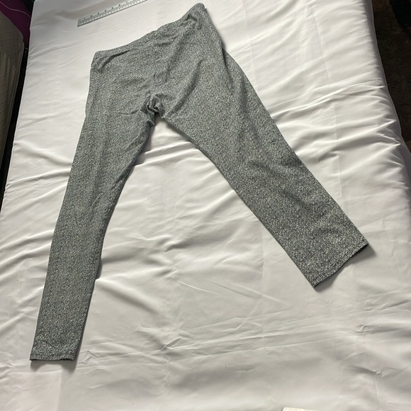 Women’s size large Ana a new approach black and white leggings - Picture 7 of 7